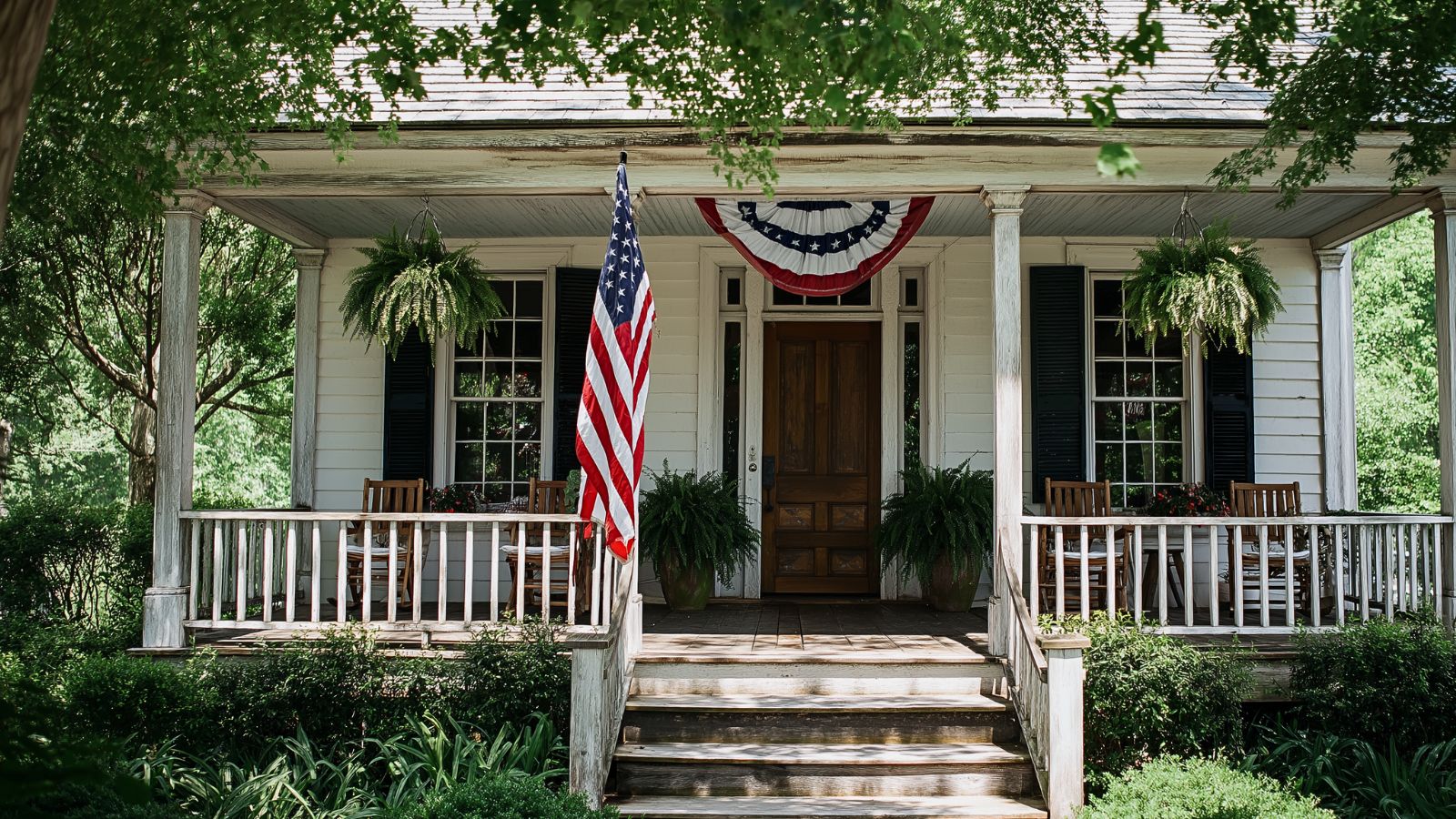 Eye-Catching Patriotic Porch Ideas for Summer Holidays That Will Wow Your Neighbors